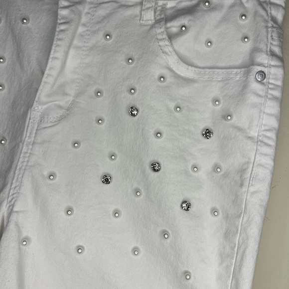 White shorts embroidered - Picture 3 of 4